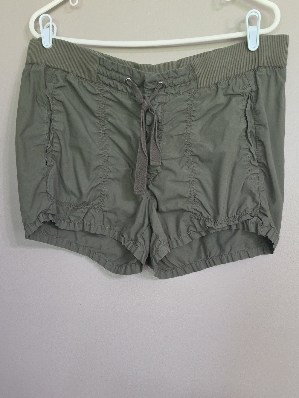Lou & Grey Green Drawstring Shorts Size M